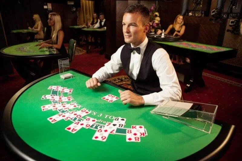 Suasana meja roulette dan dealer live